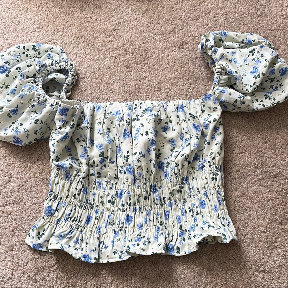 Abercrombie cropped floral blouse